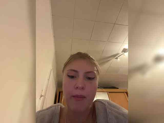 MiriamLuxy webcam