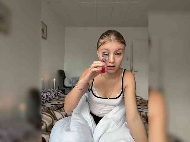 MiriamLuxy webcam