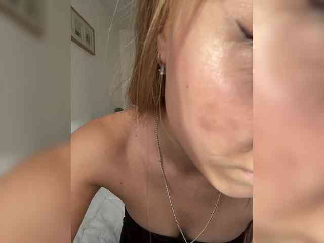 MiriamLuxy webcam