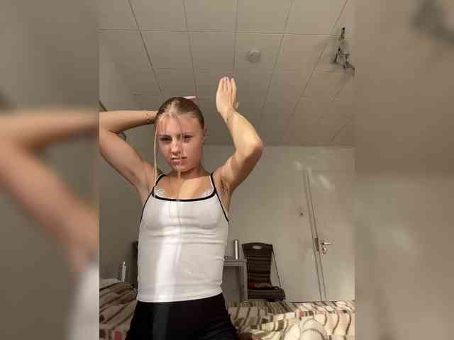 MiriamLuxy webcam