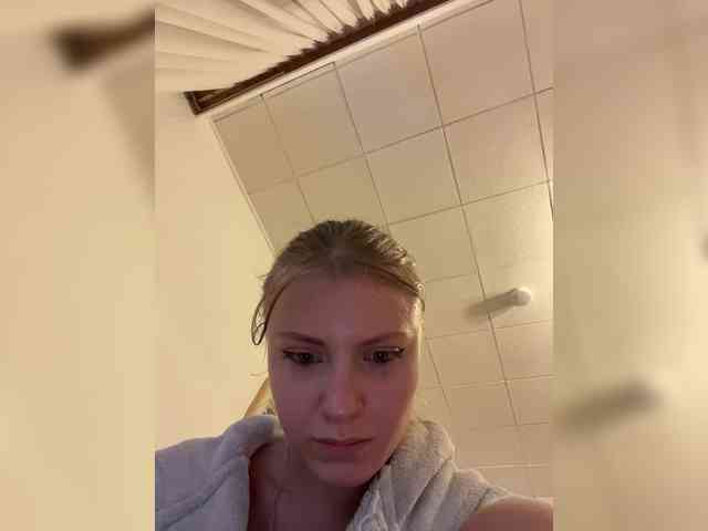 MiriamLuxy webcam