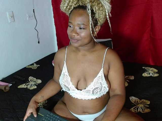 Chanellmontes121's BongaCams show and profile