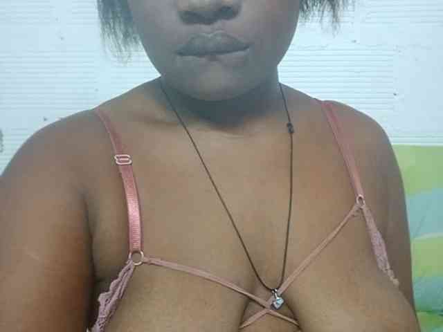 Chanellmontes121 webcam