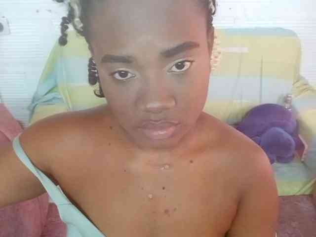 Chanellmontes121 webcam