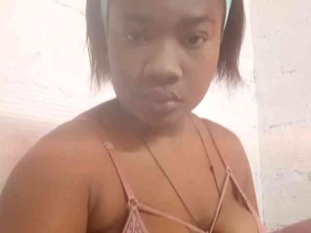 Chanellmontes121 webcam