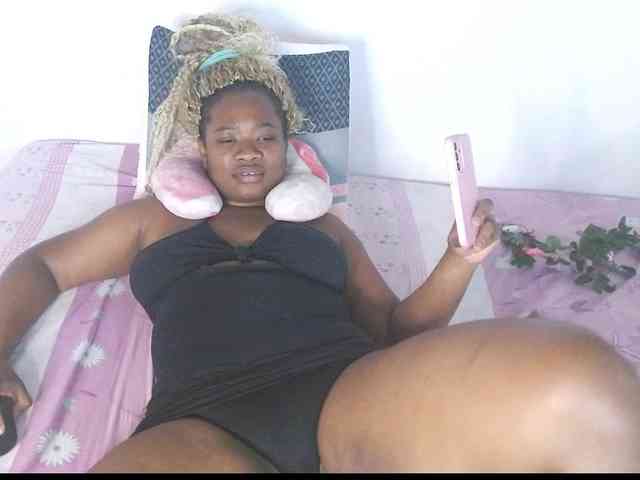 Chanellmontes121 Live Webcam on BongaCams