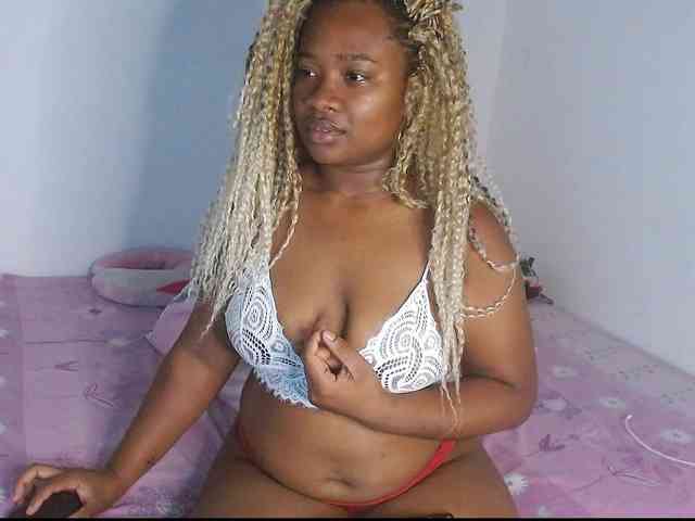 Chanellmontes121 Live Webcam on BongaCams