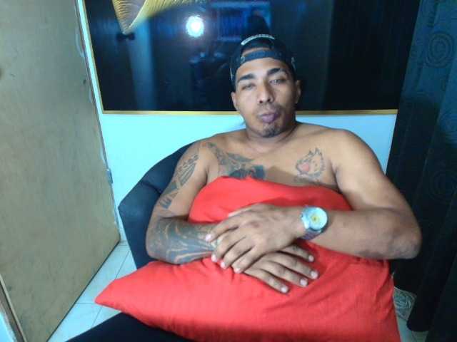 Blackmanghugecock