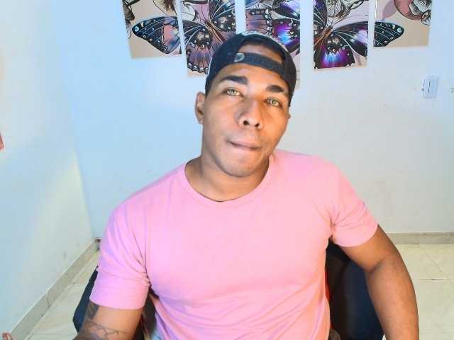 Blackmanghugecock