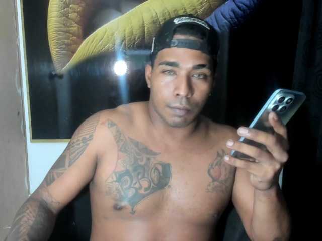 Blackmanghugecock