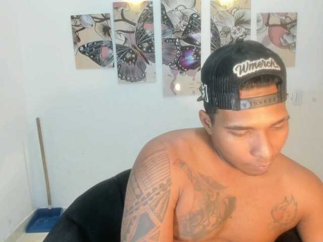 Blackmanghugecock