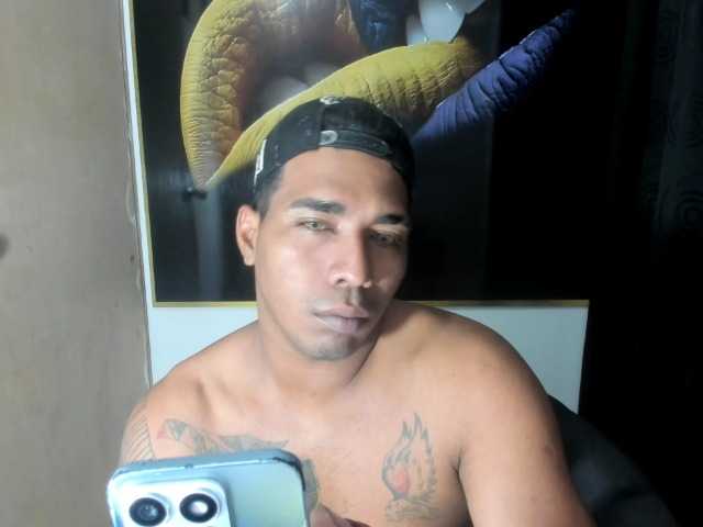 Blackmanghugecock
