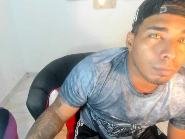 Blackmanghugecock