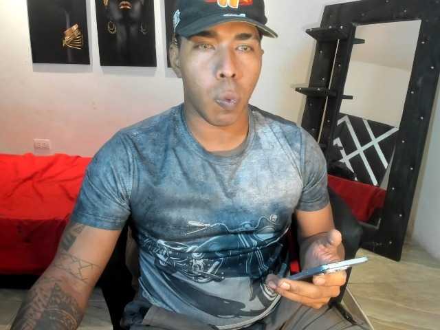 Blackmanghugecock
