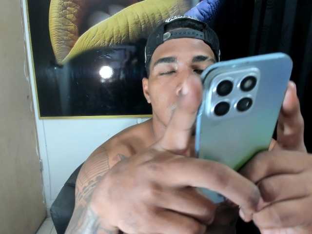 Blackmanghugecock