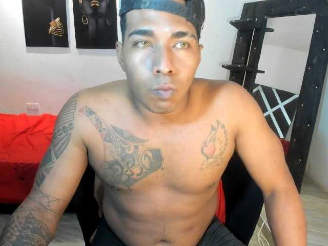 Blackmanghugecock