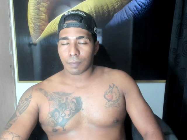 Blackmanghugecock