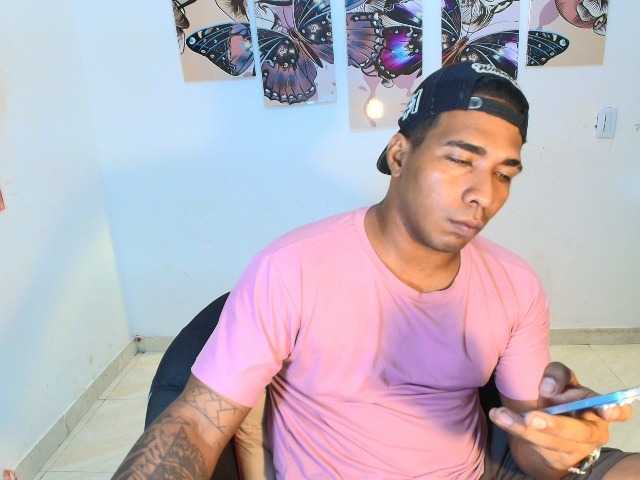 Blackmanghugecock