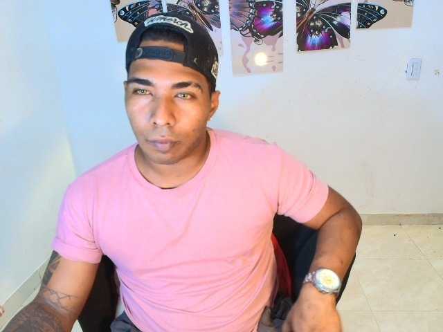 Blackmanghugecock
