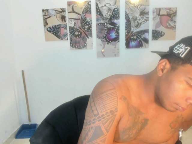 Blackmanghugecock