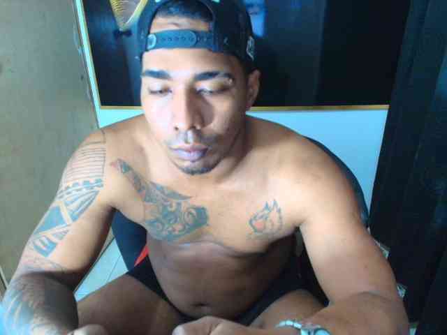 Blackmanghugecock