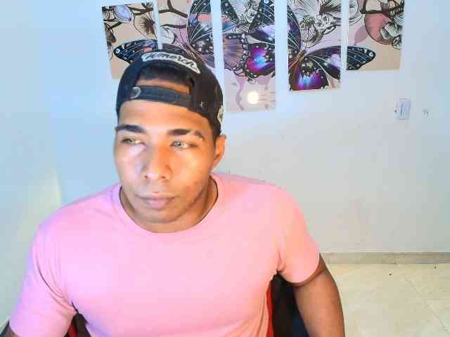 Blackmanghugecoc... Live Webcam on BongaCams