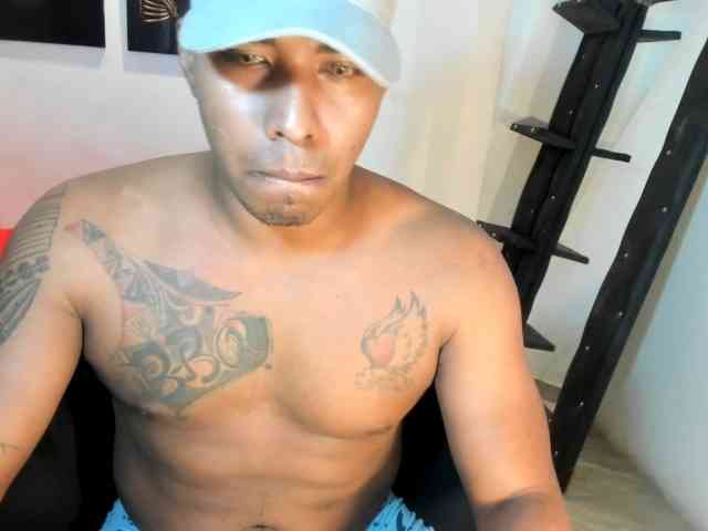 Blackmanghugecock