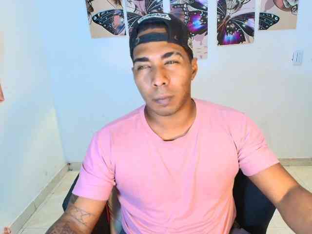 Blackmanghugecoc... Live Webcam on BongaCams