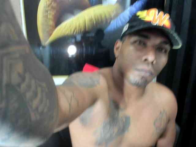 Blackmanghugecoc... Live Webcam on BongaCams