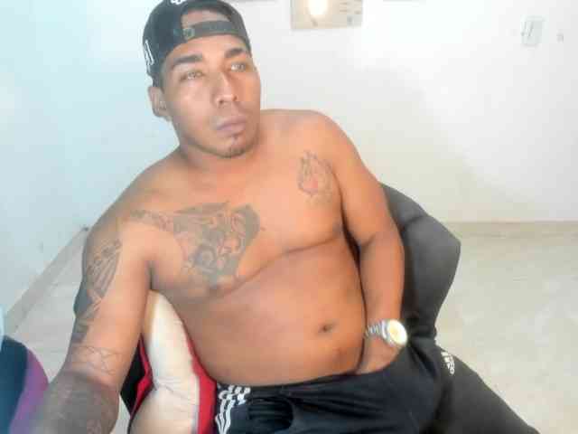 Blackmanghugecock