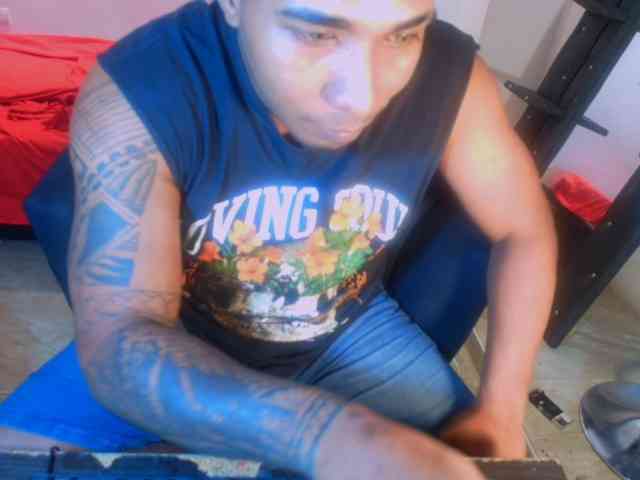Blackmanghugecoc... Live Webcam on BongaCams