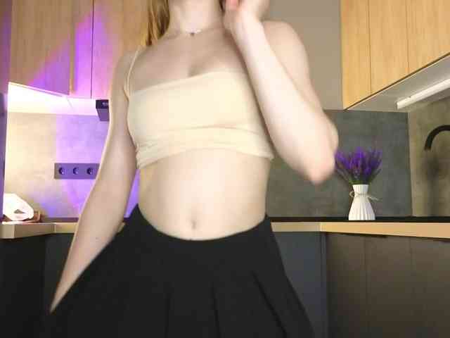 LesliHoll webcam