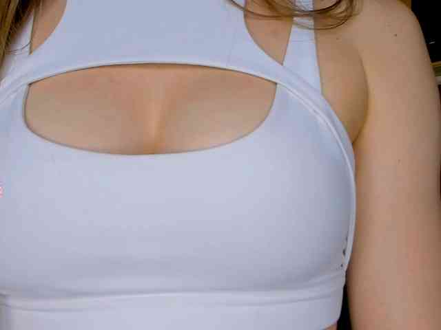 LesliHoll webcam