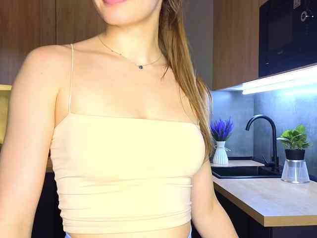 LesliHoll webcam