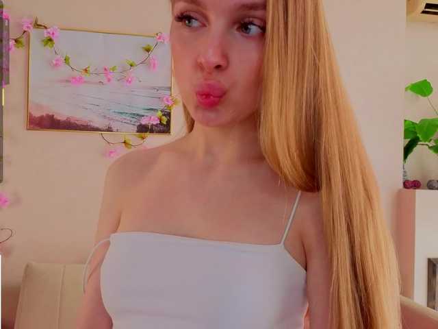 CrimsonAura from BongaCams is Freechat