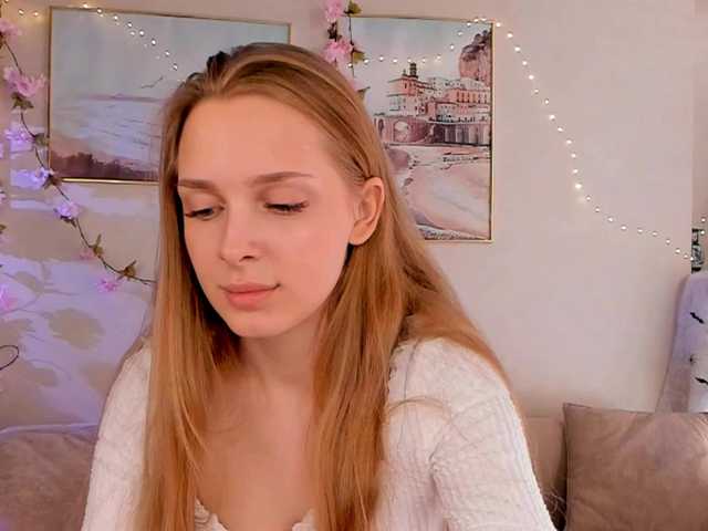 Sweet CrimsonAura wants you to fuck her body now CrimsonAura from BongaCams