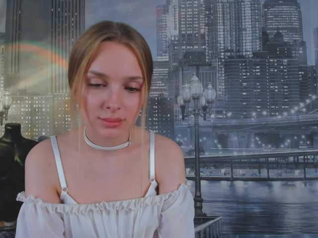 CrimsonAura from BongaCams