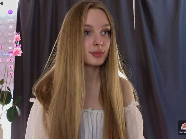 CrimsonAura live cam