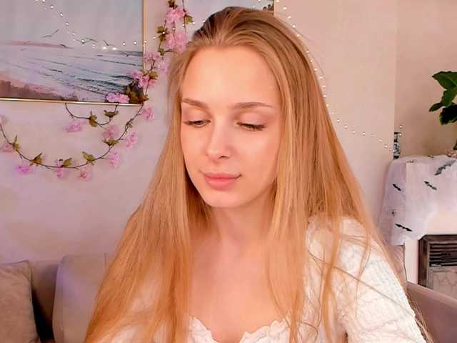 Sweet CrimsonAura wants you to fuck her body now CrimsonAura from BongaCams