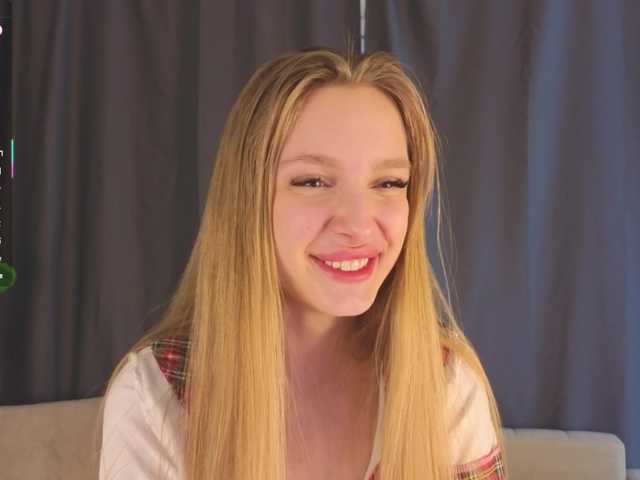 CrimsonAura from BongaCams is Freechat