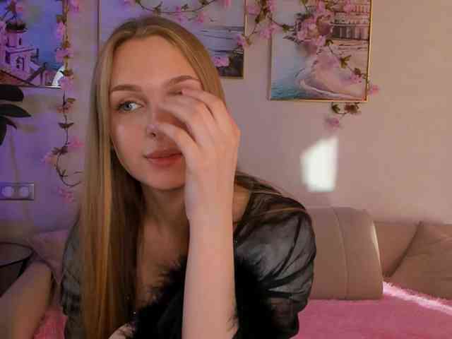 CrimsonAura webcam
