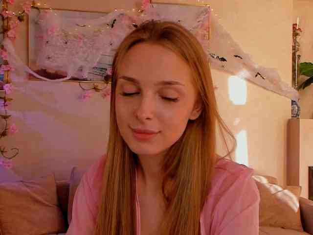 CrimsonAura webcam