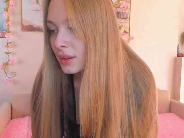 CrimsonAura webcam