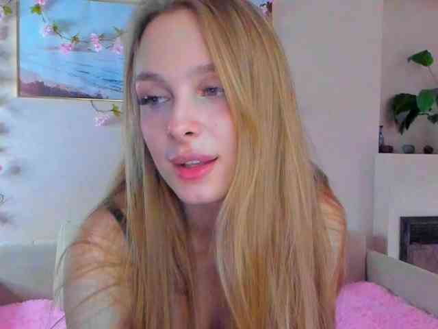 CrimsonAura webcam