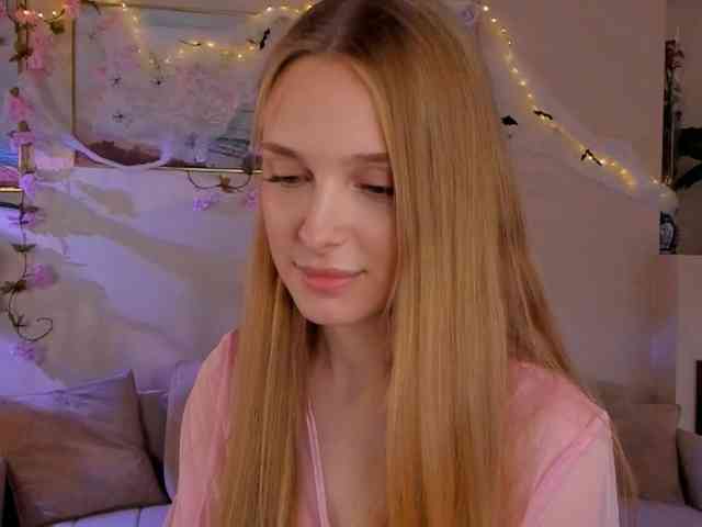 CrimsonAura webcam
