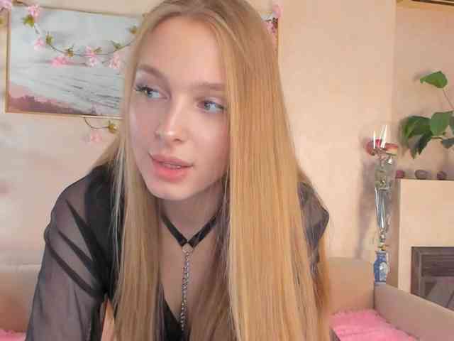 CrimsonAura webcam