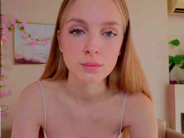 CrimsonAura webcam