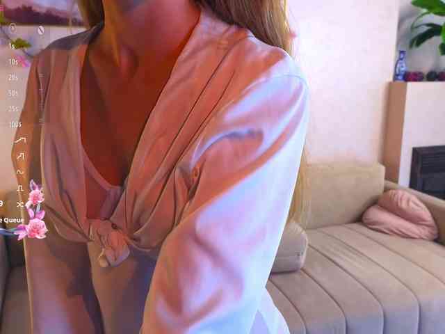 CrimsonAura webcam