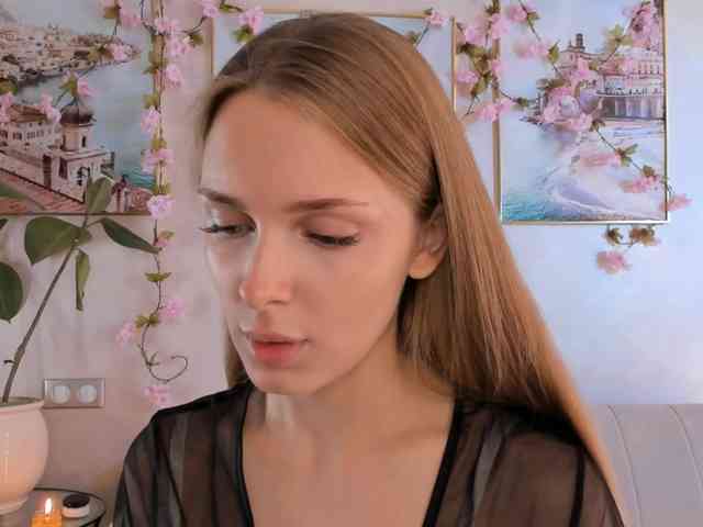 CrimsonAura webcam