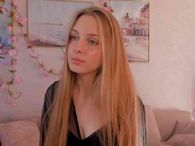 CrimsonAura webcam